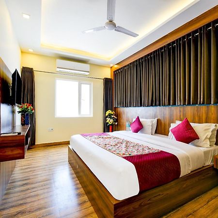Rosewood Suites A Family Hotel Near Delhi Airport New Delhi Exteriör bild