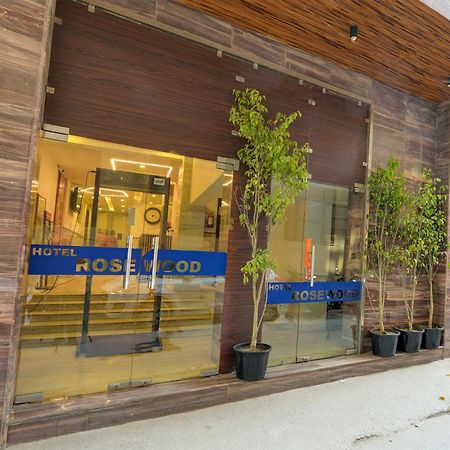 Rosewood Suites A Family Hotel Near Delhi Airport New Delhi Exteriör bild