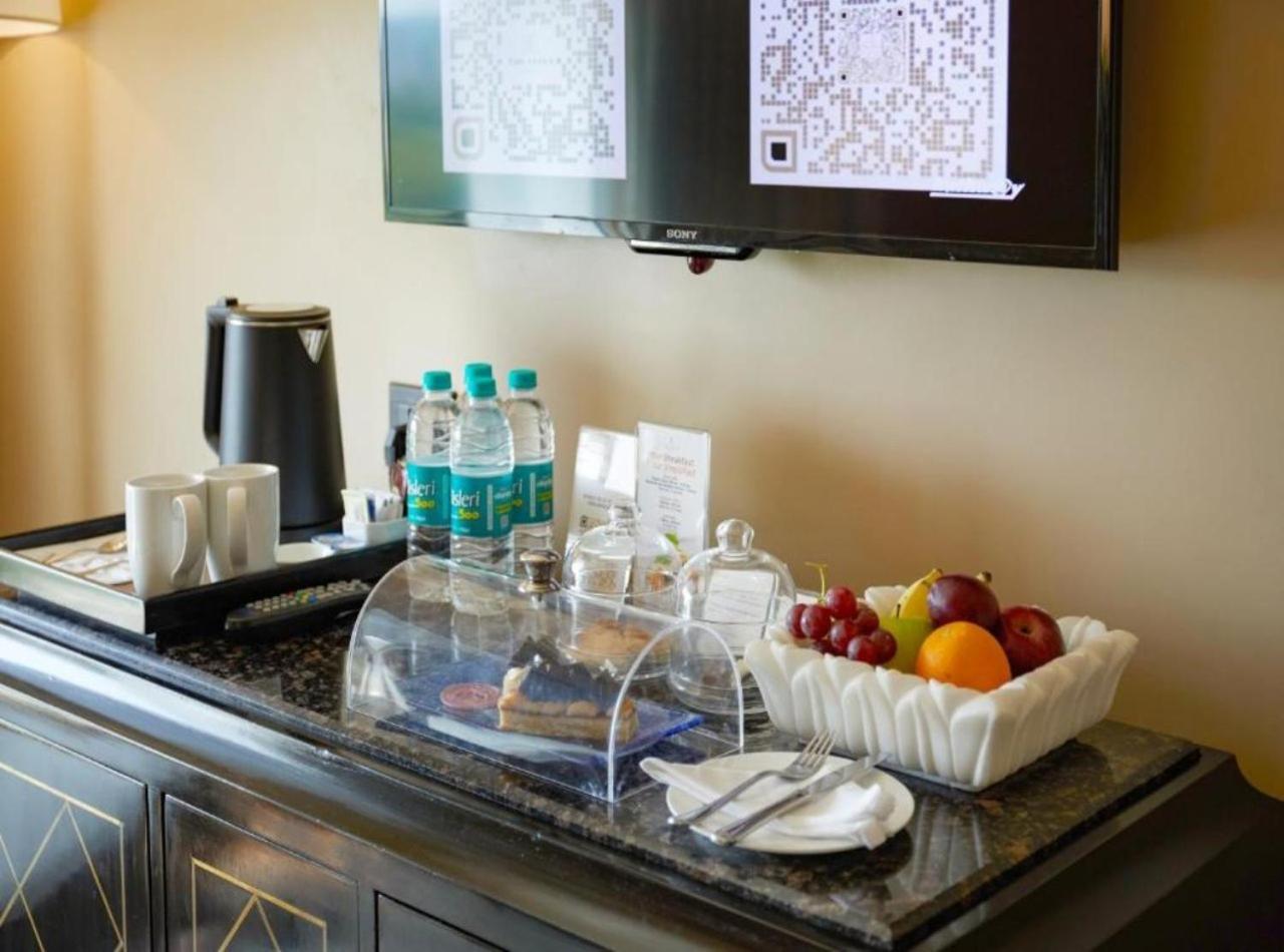 Rosewood Suites A Family Hotel Near Delhi Airport New Delhi Exteriör bild