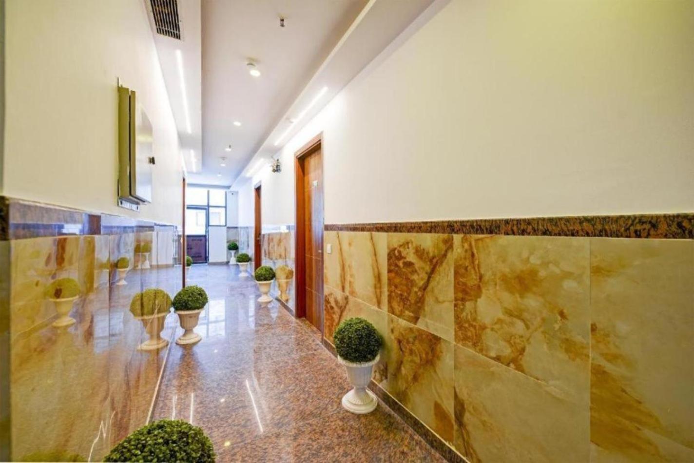 Rosewood Suites A Family Hotel Near Delhi Airport New Delhi Exteriör bild