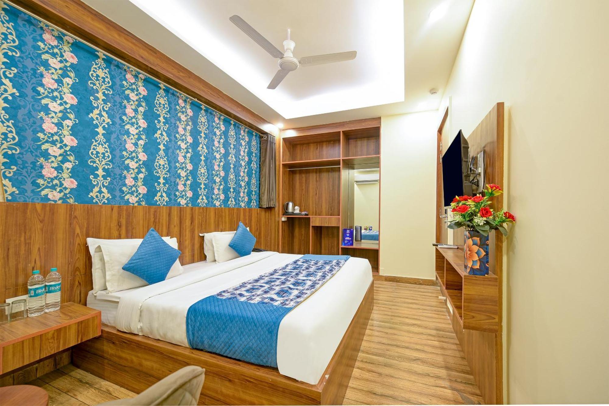 Rosewood Suites A Family Hotel Near Delhi Airport New Delhi Exteriör bild