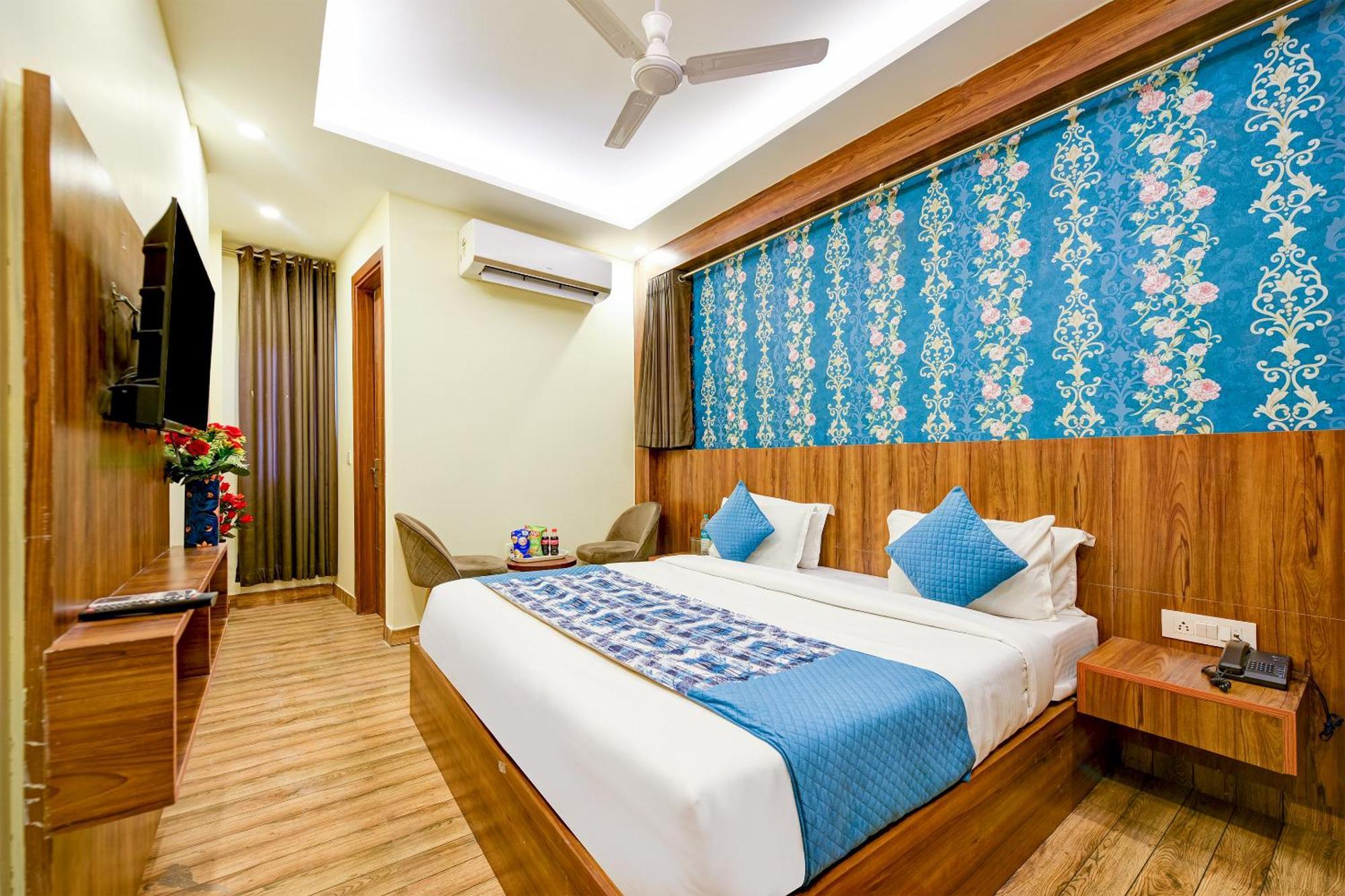 Rosewood Suites A Family Hotel Near Delhi Airport New Delhi Exteriör bild